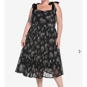 HOT TOPIC Black Floral Mesh Midi Dress Ribbon Tie Plus Size